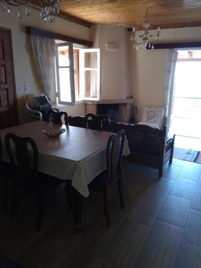 Traditional House With View Drymon 外观 照片